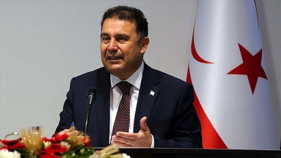 KKTC&rsquo;de h&uuml;k&uuml;met istifa etti