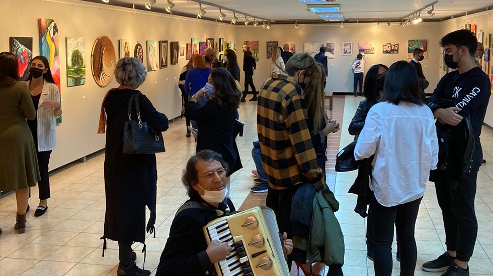 &lsquo;Sanatla Yaraları Sarıyoruz&rsquo; Karma Resim Sergisi AKSM&rsquo;de