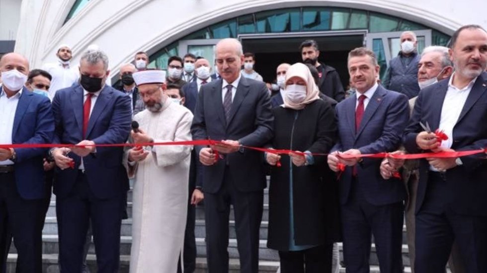 Tuncay &Ouml;zkan: AKP&rsquo;li belediye camiyi yıktı rezidans yaptı