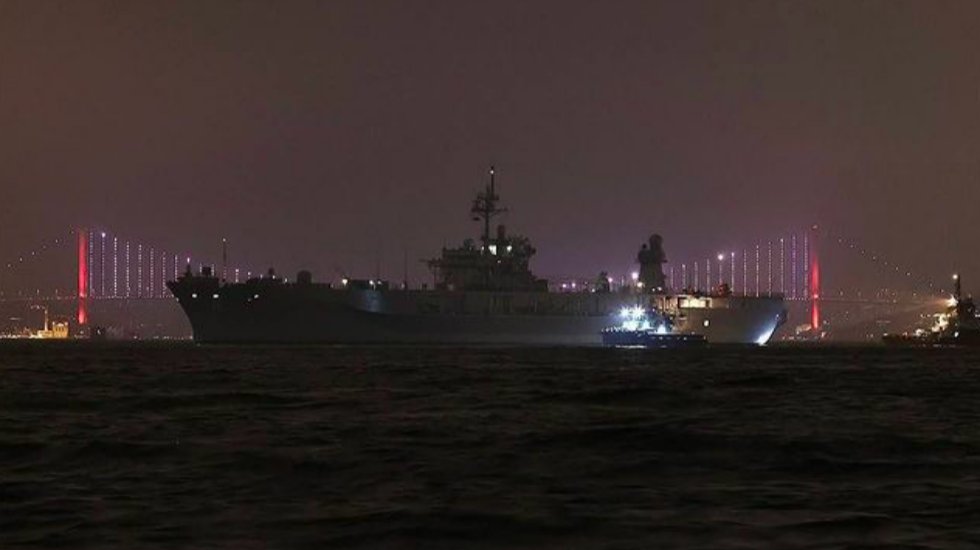 ABD savaş gemisi İstanbul'da!