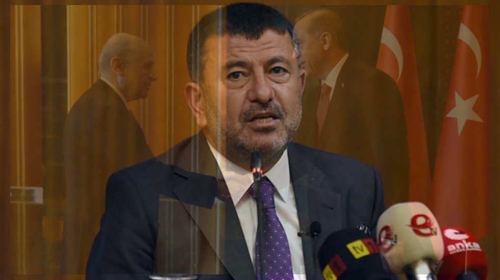 Ağbaba:  "Muhtemeldir ki Bah&ccedil;eli&rsquo;den kurtulmaya &ccedil;alışıyor&rdquo;