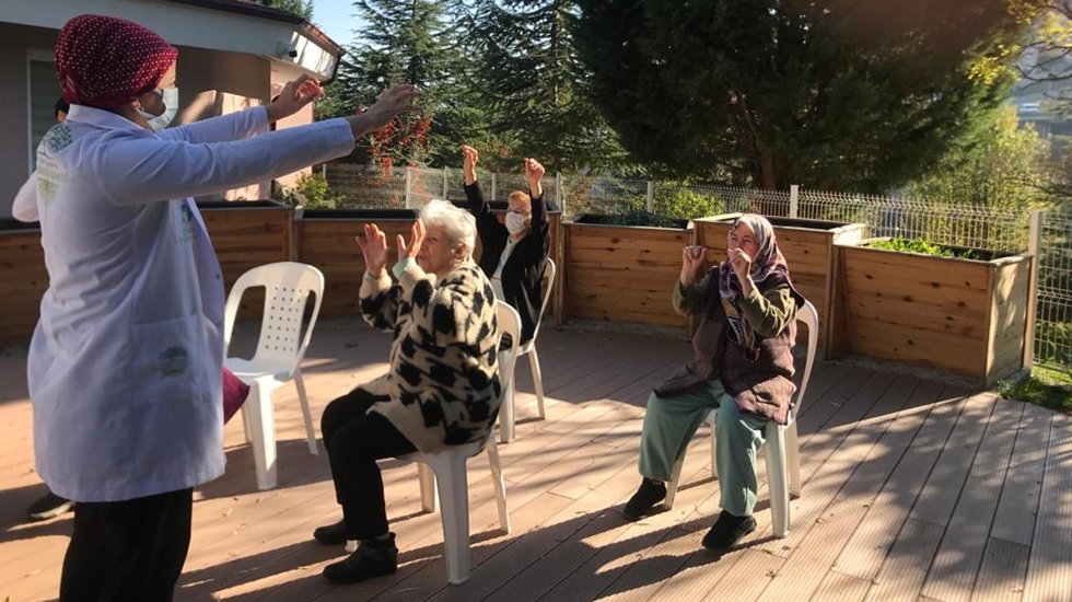 Alzheimer Yaşam Evi’nde hastalar bedensel açıdan destekleniyor