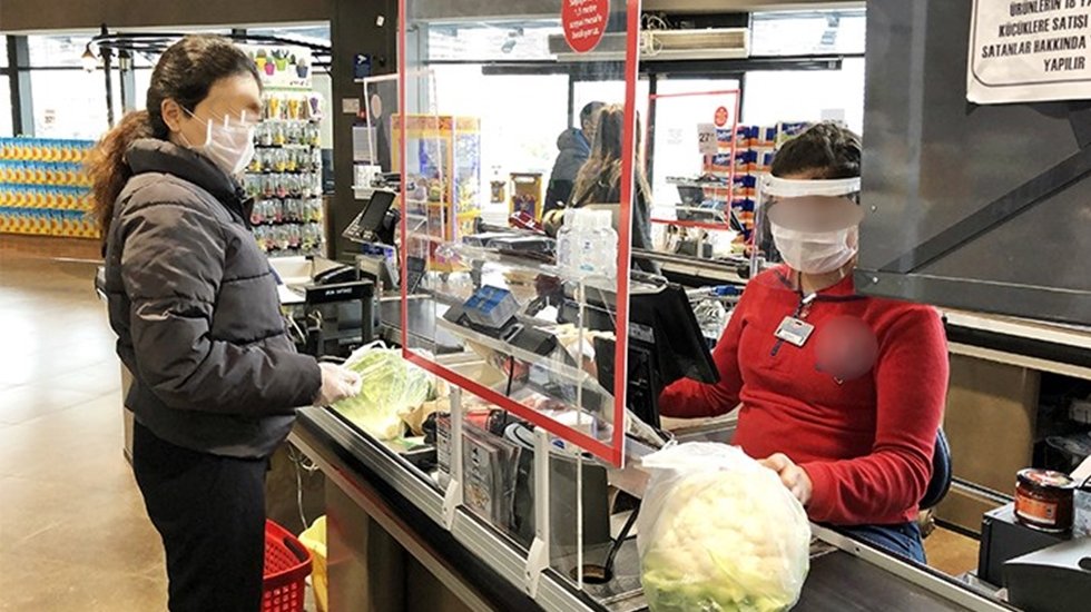 Atanamayan &ouml;ğretmenler zincir marketlerde &ccedil;alışıyor