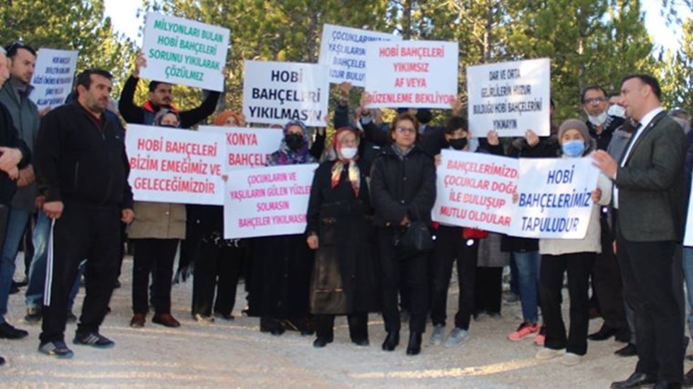 Bu eylem Konya'da: "Ben 20 yıldır kendilerine oy veriyorum... O olay bitmiştir!"