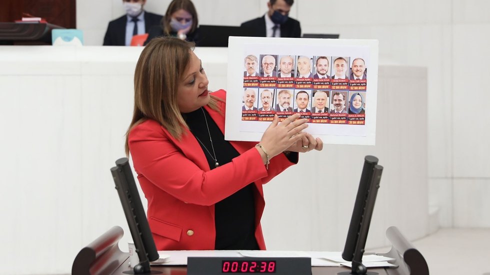 CHP'li K&ouml;ksal: &ldquo;Ekonominin kitabını yazdıklarını s&ouml;yleyenler vatandaşın defterini d&uuml;r&uuml;yor&rdquo;