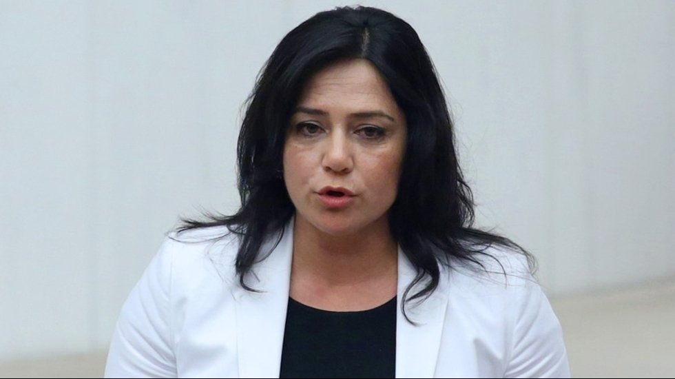 Dr. Y&uuml;ceer: Yanlış sağlık politikaları intihara, &ouml;l&uuml;me ve hekim g&ouml;&ccedil;&uuml;ne sebep oluyor