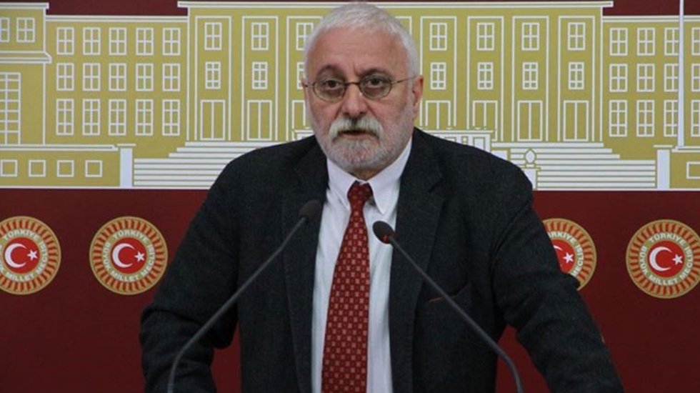 Olu&ccedil;: Vekillere ve grubumuza hakaret eden&nbsp;kişi&nbsp;Meclis Başkanvekilliği g&ouml;revinden alınmalı