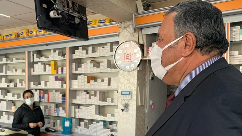 İla&ccedil; sıkıntısı vatandaşı&nbsp;eczane&nbsp;eczane&nbsp;gezdiriyor