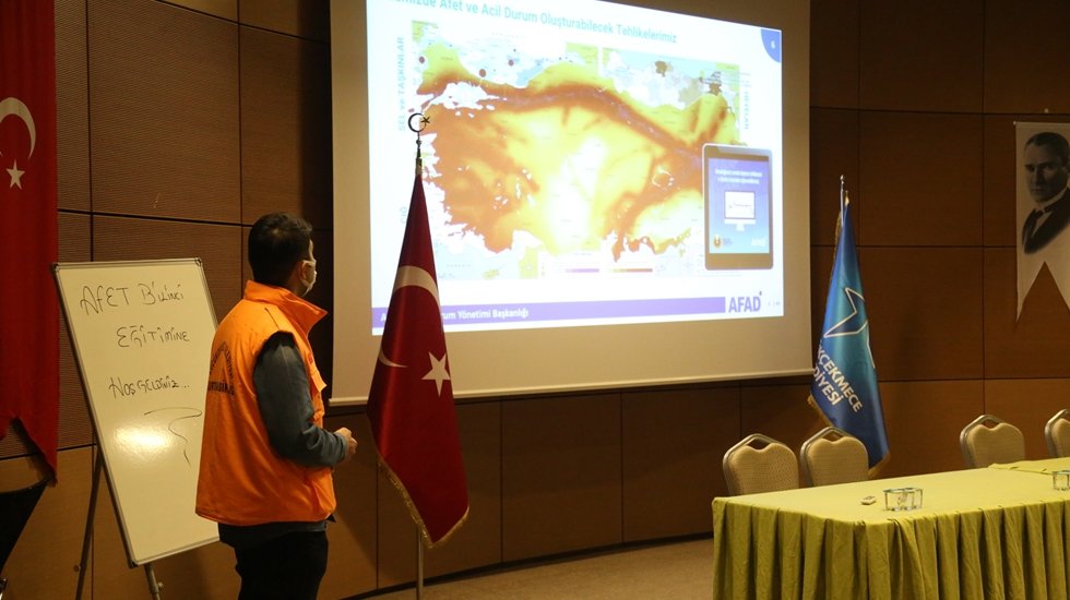 Küçükçekmece Belediyesinden Personeline ‘Afet Farkındalık Eğitimi’