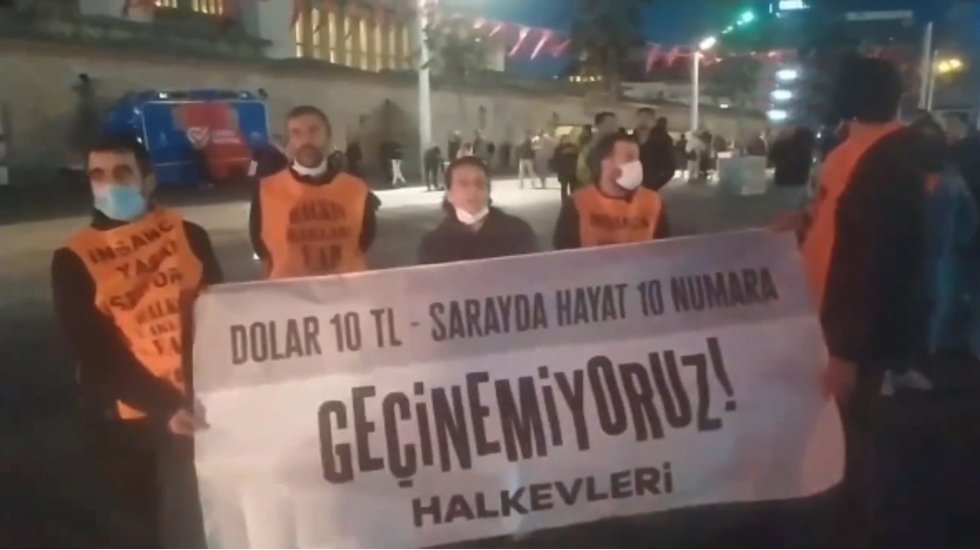 Taksim Meydanı'nda 'dolar' protestosuna Polis m&uuml;dahale etti