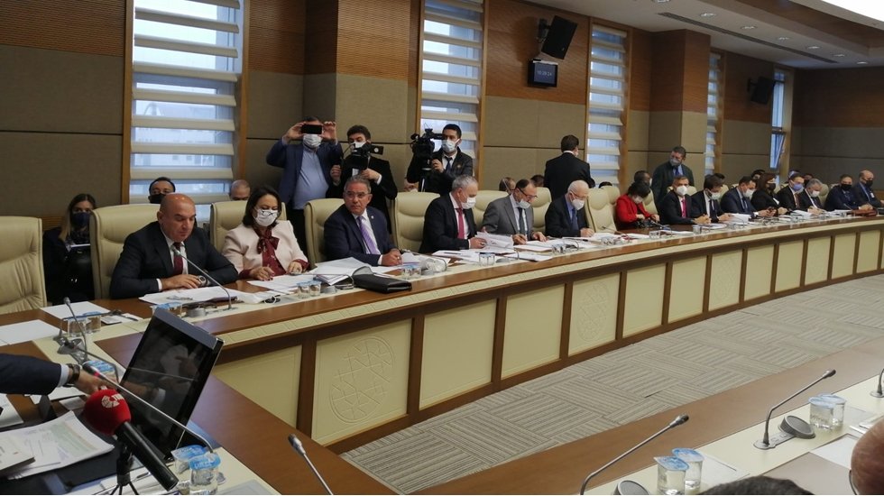 Tarhan: "Esnafa yardım etmeyen iktidar, Digiturk'e indirim yapıyor"