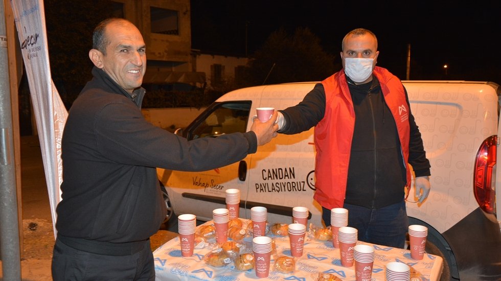 Tarım iş&ccedil;ileri B&uuml;y&uuml;kşehir&rsquo;in sıcak &ccedil;orbasıyla g&uuml;ne başlıyor