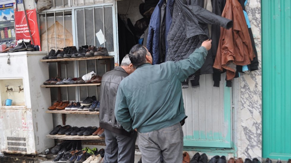 Vatandaş kıyafette ikinci ele y&ouml;neldi...