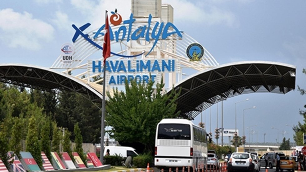 Antalya Turizminde Kriz Kapıda: "Turist Sayısı Y&uuml;zde 18 D&uuml;şt&uuml;"