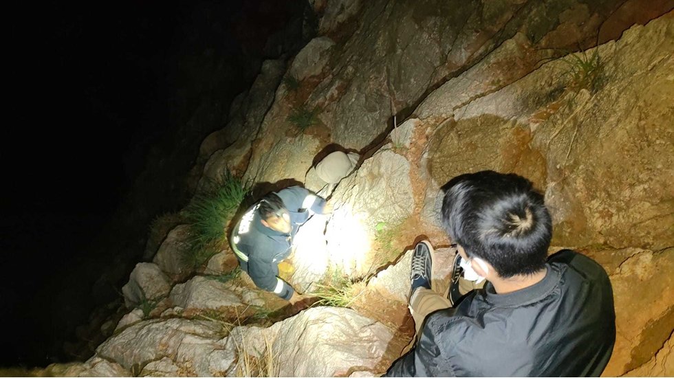 Alanya Kalesi’nde mahsur kalan turistleri itfaiye kurtardı