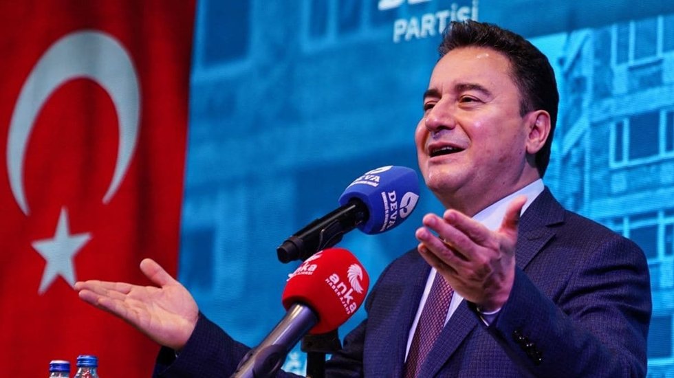 Babacan: İş birliği yapmanın kadar k&ouml;t&uuml; bir şey olduğu, &Ouml;zg&uuml;r &Ouml;zel tarafından vurgulandı. O şu anda Cumhuriyet Halk Partisi'nin başında.&nbsp;