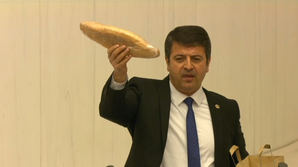 AKP iktidarı vatandaşımıza bir kuru ekmeği bile &ccedil;ok g&ouml;rd&uuml;