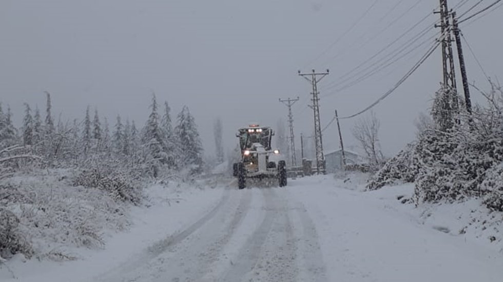 B&uuml;y&uuml;kşehir Ekiplerinden Toroslar&rsquo;da kar mesaisi