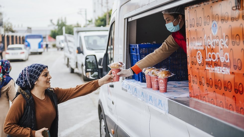 B&uuml;y&uuml;kşehir&rsquo;in &lsquo;1 ekmek 1 &ccedil;orba&rsquo; vatandaşların i&ccedil;ini ısıtmaya devam ediyor