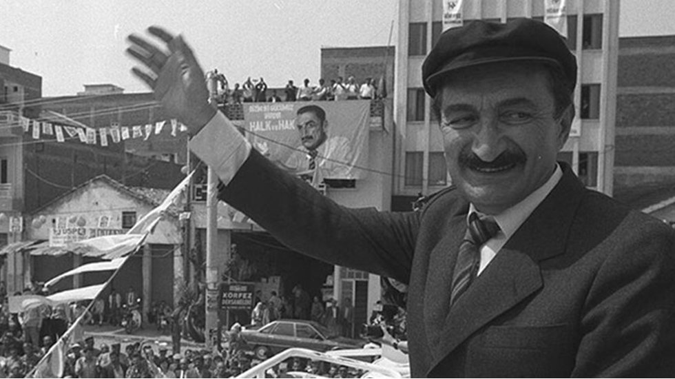 Karaoğlan B&uuml;lent Ecevit, vefatının 17. yıl d&ouml;n&uuml;m&uuml;nde mezarı başında anıldı