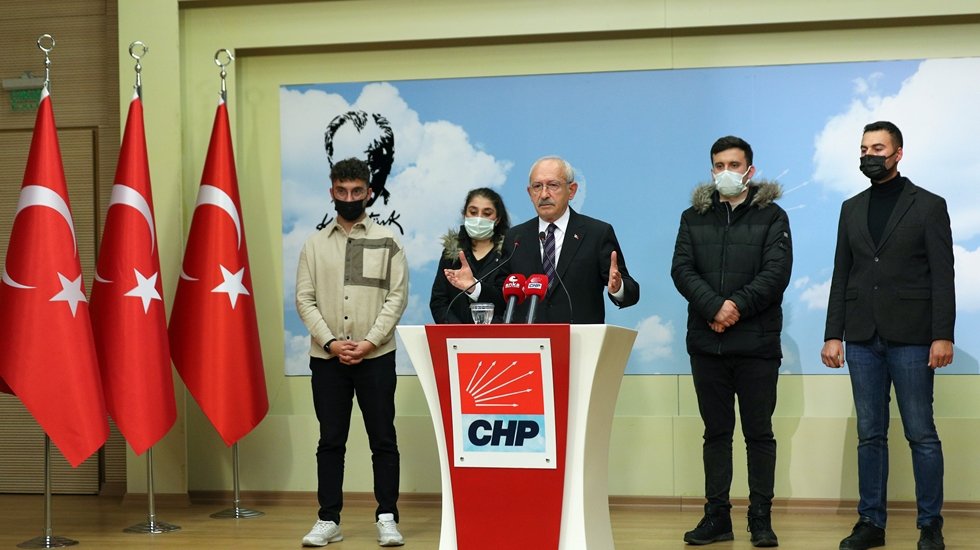 CHP lideri Kılı&ccedil;daroğlu KPSS mağdurlarıyla buluştu