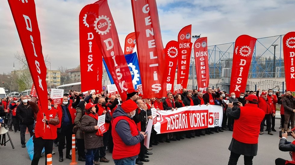DİSK&rsquo;ten &Ccedil;alışma Bakanlığı &ouml;n&uuml;nde 'asgari &uuml;cret' eylemi