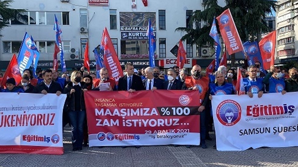 Eğitim-İş&rsquo;ten &lsquo;maaşlarına y&uuml;zde y&uuml;z zam&rsquo; talebiyle iş bırakma eylemi