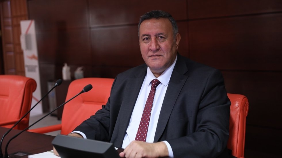 Taşeron iş&ccedil;ilerin kadro talepleri: Aynı iş, farklı kadro, b&uuml;y&uuml;k adaletsizlik!