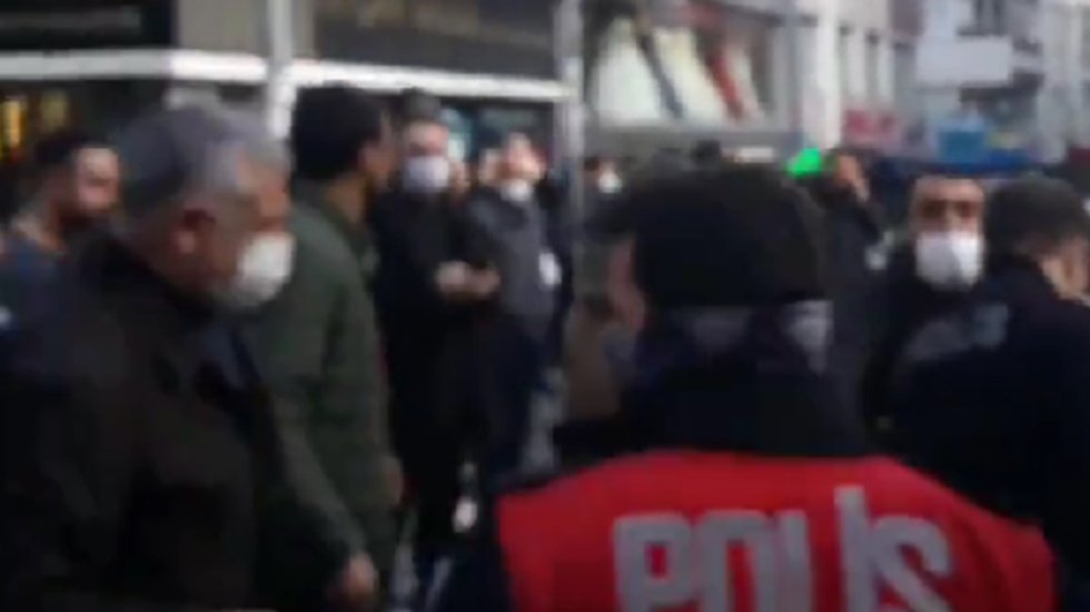İstanbul Bah&ccedil;elievler&rsquo;de HDP binasına saldırı