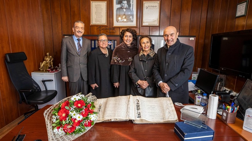 Mezun olduğu İlkokulu ziyaret eden Soyer’i duygulandıran anlar