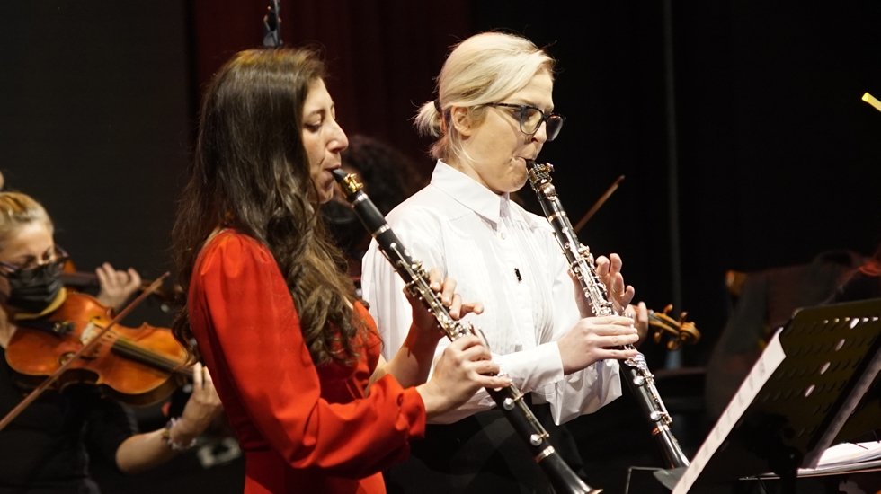 Saz da s&ouml;z de kadınların!