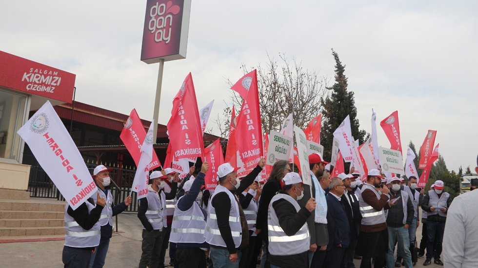 Sendika temsilcisi işten &ccedil;ıkartıldı. İş&ccedil;iler direnişe ge&ccedil;ti!
