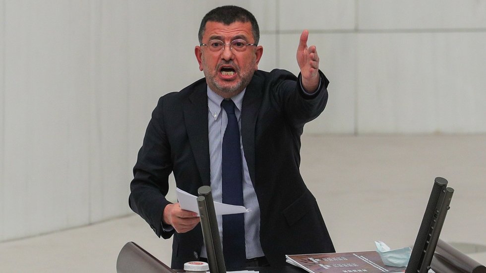 Veli Ağbaba&rsquo;dan Erbaş'a 'Audi A8' tepkisi: 'H&acirc;l&acirc; milletle alay ediyorlar'
