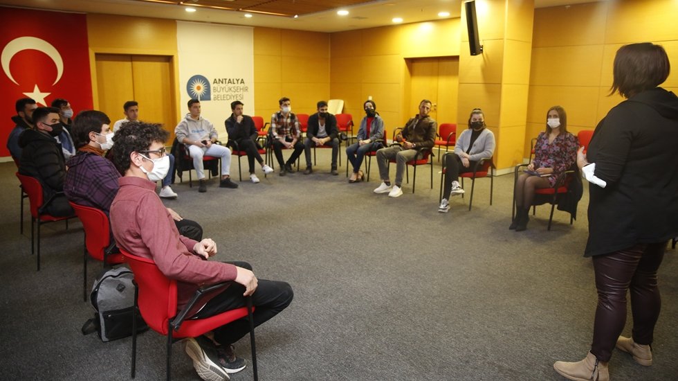 Antalya G&ouml;n&uuml;ll&uuml;leri Programı'nın g&ouml;n&uuml;ll&uuml; eğitimleri başladı