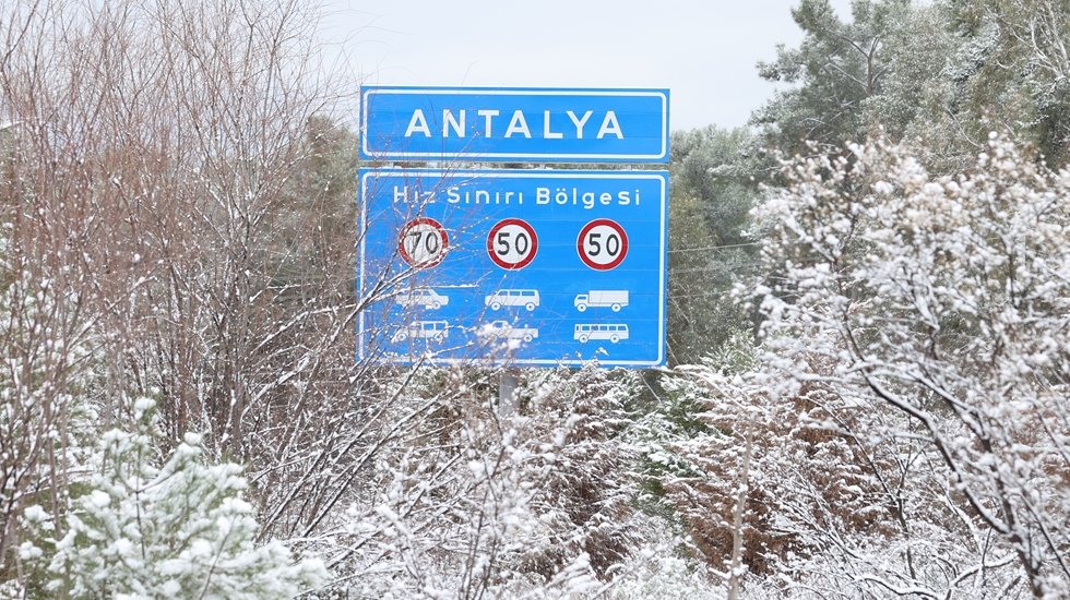 Antalyalıların yıllar sonra kar sevinci&nbsp;