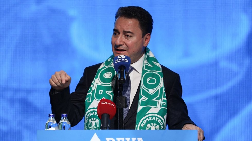 Babacan: &lsquo;Basının tarafsızlık yemini yok ama cumhurbaşkanının var&rsquo;