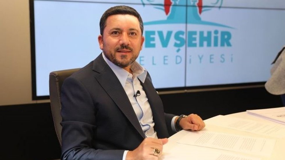 Belediye Başkanlığı&rsquo;ndan istifa Rasim Arı, AKP'den de istifa etti