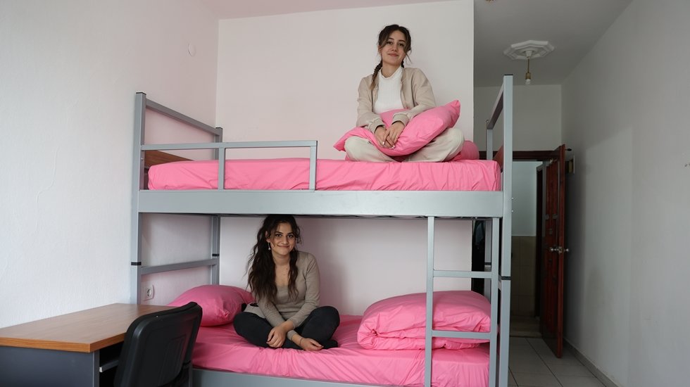 &Ouml;ğrencilere dayatma yapmayın. &Uuml;cretsiz yurt a&ccedil;ın, &ouml;ğrencileri kurtarın