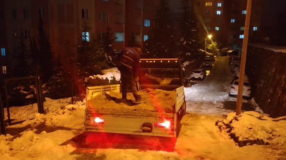 Buzlanmaya karşı gece boyunca tuzlama&hellip;