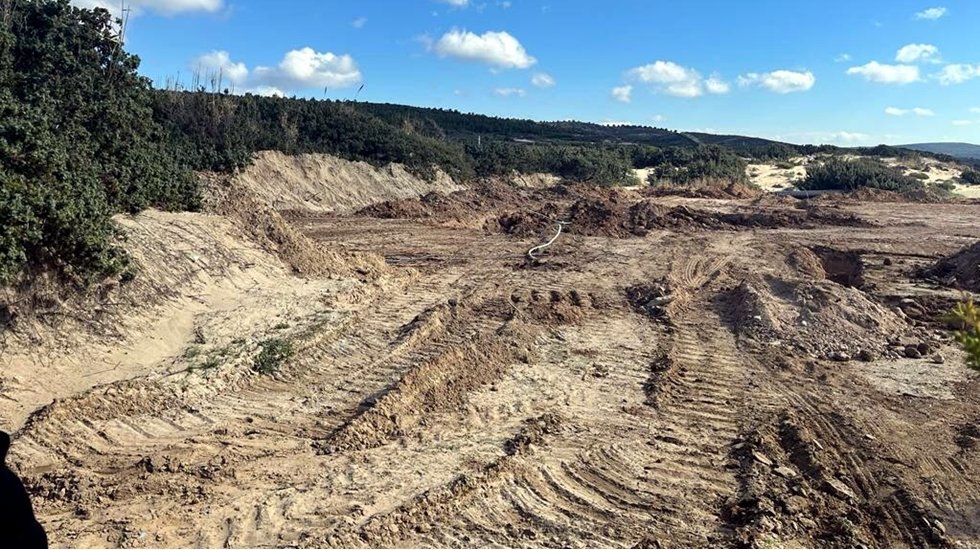 &Ccedil;evreciler ayakta.... &Ccedil;eşme&rsquo;de Beach-Kl&uuml;p i&ccedil;in doğa katliamı