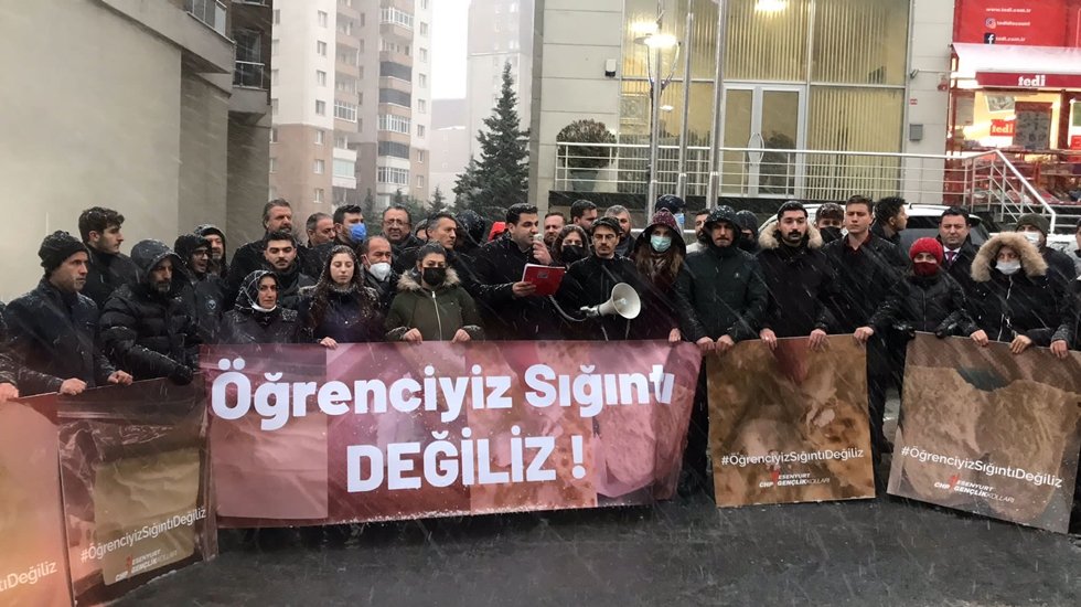 CHP İstanbul İl Gen&ccedil;lik Kolları: &ldquo;Sağlıklı beslenmek ve barınma her &ouml;ğrencinin hakkıdır!&rdquo;