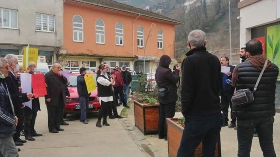 Erdoğan&rsquo;ın memleketi Rize G&uuml;neysu'da zamları protesto ettiler: