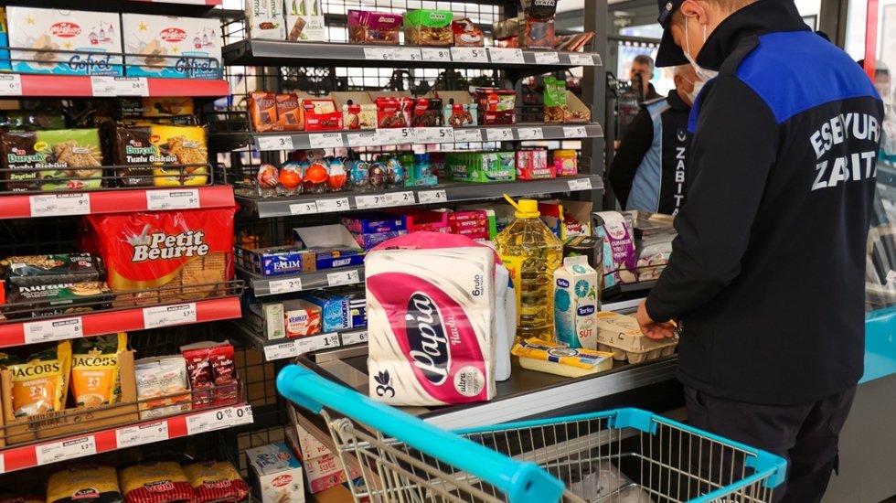 Esenyurt Belediyesi’nden marketlerde etiket denetimi