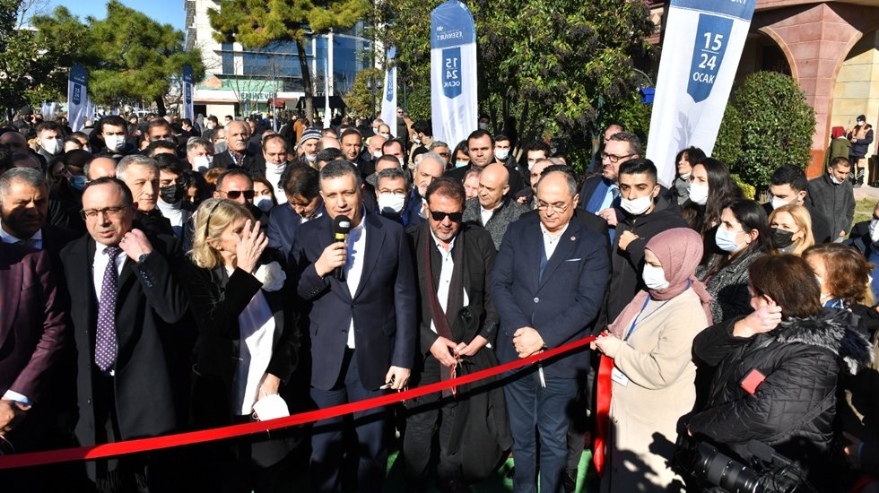 Esenyurt Edebiyat ve Sanat&nbsp;Festivali kapılarını a&ccedil;tı