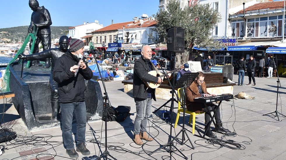 Fo&ccedil;alılar Nazım Hikmet&rsquo;i bu yılda unutmadı