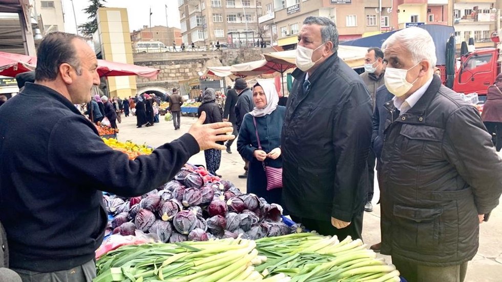 -Pazarcılar farklı şehirlerden &uuml;r&uuml;n getiremiyor&nbsp;