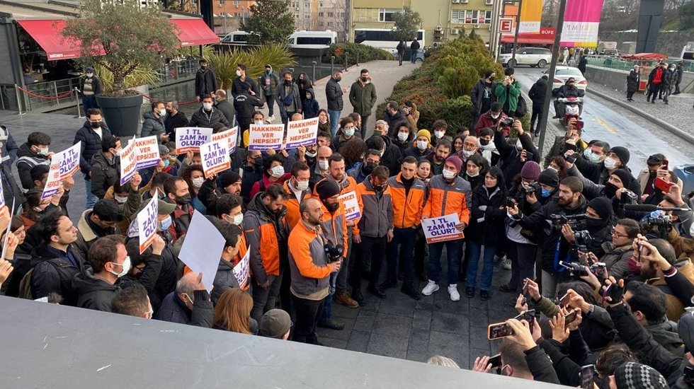 1 TL&rsquo;lik zam yapan hepsijet geri adım attı: &ldquo;Paket 4 TL&rsquo;ye &ccedil;ıkarılıyor&rdquo;