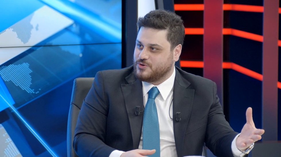 H&uuml;seyin Baş: &ldquo;Gen&ccedil;ler, i&ccedil;inde m&uuml;thiş bir isyan yaşıyor&rdquo;