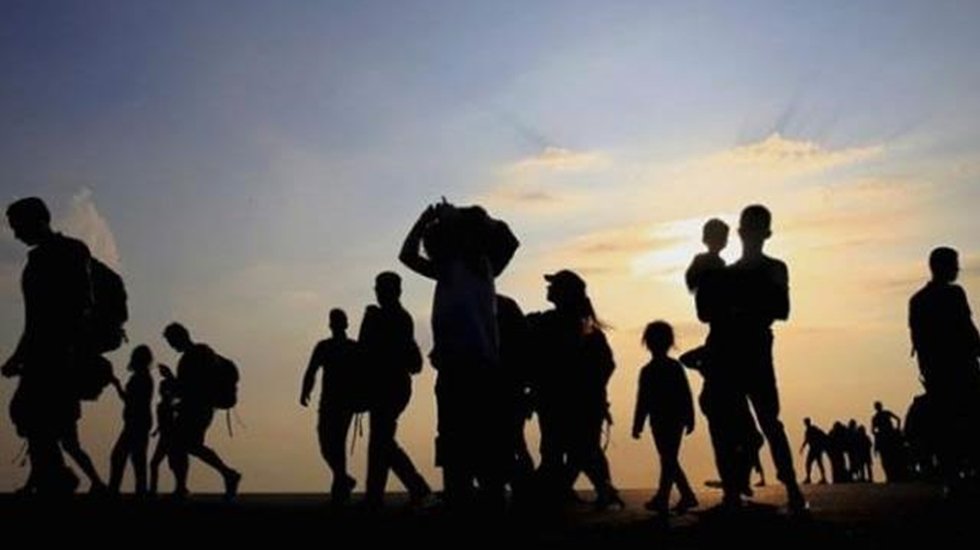 AKP iktidarı milyonlarca g&ouml;&ccedil;menin bakımını vatandaşımızın omuzlarına y&uuml;klemiştir...