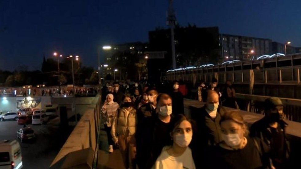 6 yıldır kalıcı yaz saati uygulanıyor; Bakan g&uuml;nd&uuml;z ışığından yararlanıyoruz diyor.